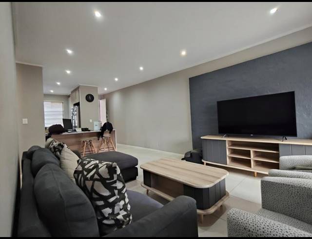 2 BEDROOM PROPERTY TO RENT IN LYNNWOOD